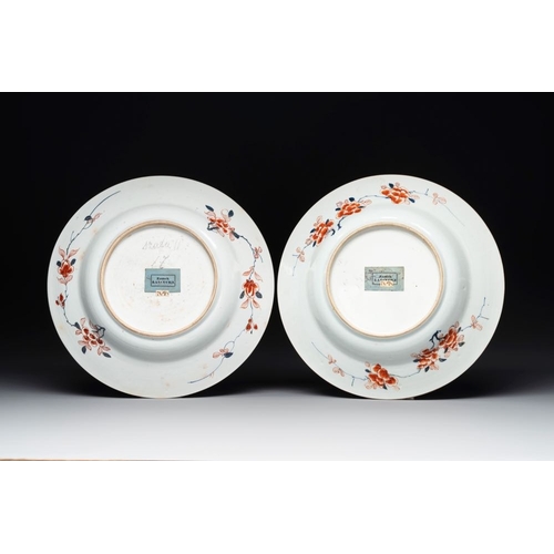 22 - A pair of Chinese verte-Imari 'The Yang family female generals ' dishes, KangxiDia.: 34,5 cm (the la... 