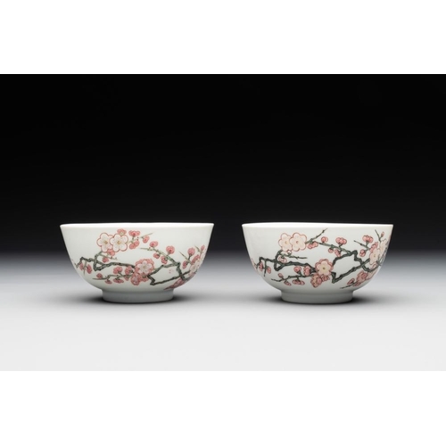 225 - A pair of fine Chinese famille rose cups and saucers with floral design, YongzhengDia.: 15,5 cm (the... 