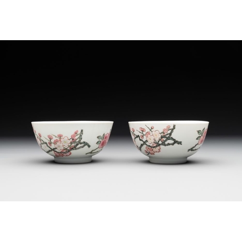 225 - A pair of fine Chinese famille rose cups and saucers with floral design, YongzhengDia.: 15,5 cm (the... 