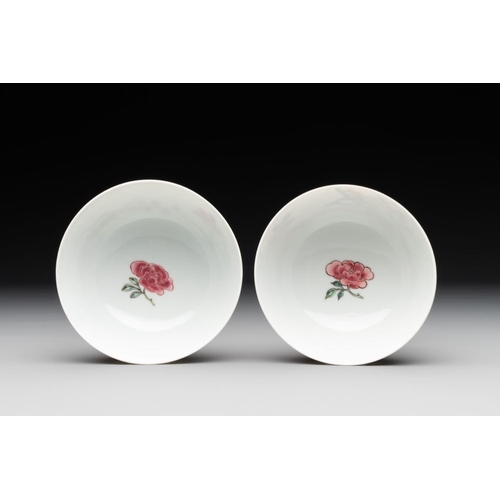 225 - A pair of fine Chinese famille rose cups and saucers with floral design, YongzhengDia.: 15,5 cm (the... 