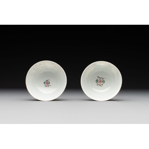 230 - A pair of Chinese famille rose 'beloved by the river' cups and saucers, YongzhengDia.: 12,5 cm (the ... 