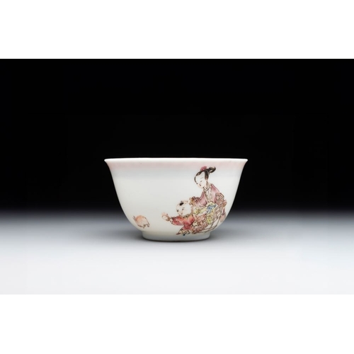 232 - A fine Chinese famille rose 'lady, boy and rabbit' cup, YongzhengDia.: 6,9 cm - H.: 4 cm... 