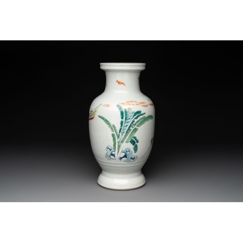 236 - A Chinese famille rose 'warriors on horseback' vase, 18/19th C.H.: 38 cm
... 