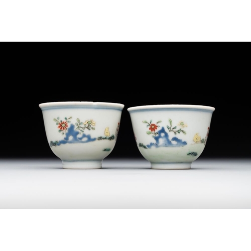 239 - A pair of Chinese famille rose 'chicken' cups, Qianlong mark and of the periodDia.: 5,5 cm - H.: 4 c... 