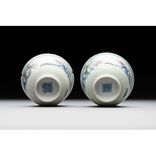 239 - A pair of Chinese famille rose 'chicken' cups, Qianlong mark and of the periodDia.: 5,5 cm - H.: 4 c... 