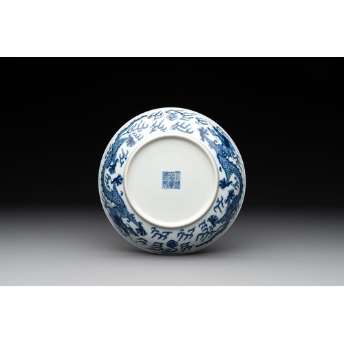 249 - An imperial Chinese blue and white 'dragon' plate, Jiaqing mark and of the periodDia.: 17 cm... 