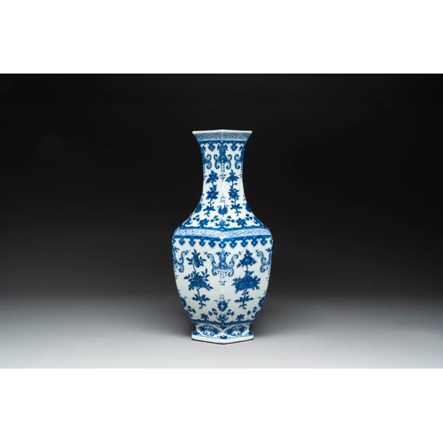 257 - A Chinese blue and white hexagonal 'sanduo' vase, Qianlong mark and of the periodH.: 44 cm... 