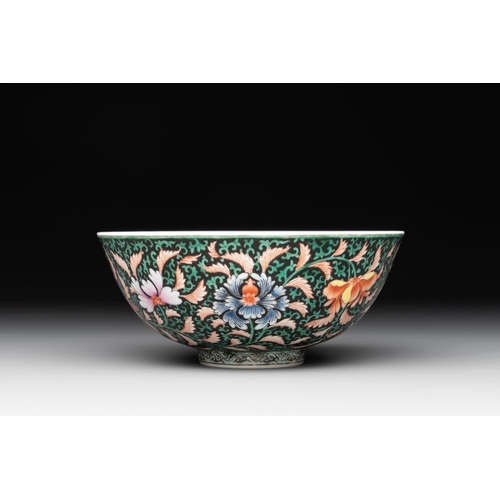 262 - A Chinese black-ground famille rose 'flower scroll' bowl, Qianlong mark and of the periodDia.: 13,5 ... 