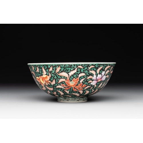 262 - A Chinese black-ground famille rose 'flower scroll' bowl, Qianlong mark and of the periodDia.: 13,5 ... 