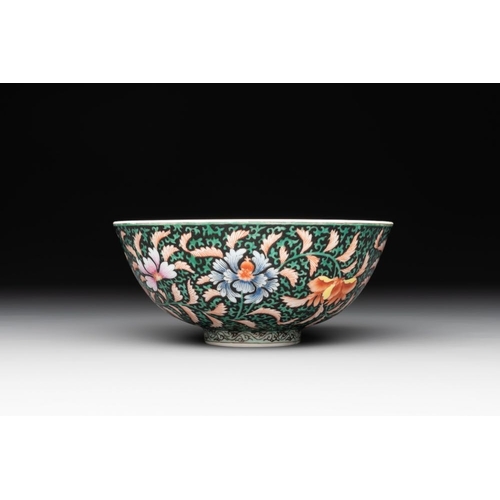 262 - A Chinese black-ground famille rose 'flower scroll' bowl, Qianlong mark and of the periodDia.: 13,5 ... 