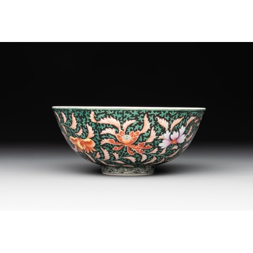 262 - A Chinese black-ground famille rose 'flower scroll' bowl, Qianlong mark and of the periodDia.: 13,5 ... 