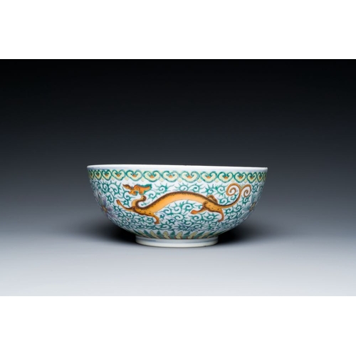 269 - A Chinese doucai 'dragons' bowl, Jiaqing mark, 19th C.Dia.: 20,5 - H.: 8,5 cm
Provenance:- The colle... 