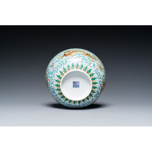 269 - A Chinese doucai 'dragons' bowl, Jiaqing mark, 19th C.Dia.: 20,5 - H.: 8,5 cm
Provenance:- The colle... 