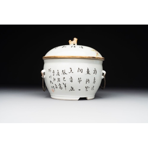 272 - A varied collection of seven Chinese famille rose, verte and monochrome wares, 19th C.H.: 21,5 cm (t... 