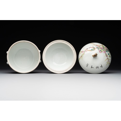 272 - A varied collection of seven Chinese famille rose, verte and monochrome wares, 19th C.H.: 21,5 cm (t... 