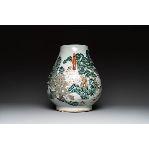 275 - A large Chinese famille rose '100 deer' 'hu' vase, Qianlong mark, 19th C.H.: 44,7 cm... 