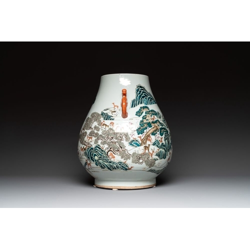 275 - A large Chinese famille rose '100 deer' 'hu' vase, Qianlong mark, 19th C.H.: 44,7 cm... 