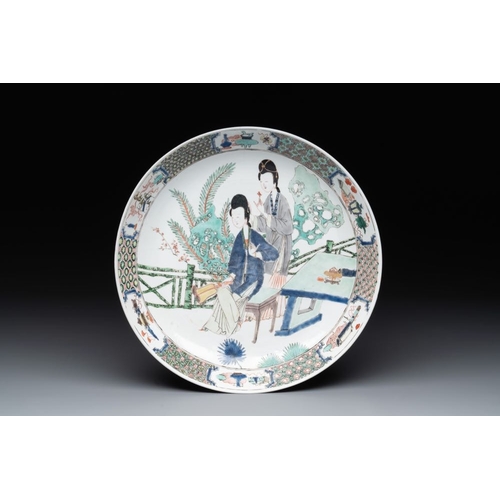 28 - A fine Chinese famille verte 'court ladies' dish, KangxiDia.: 28,5 cm