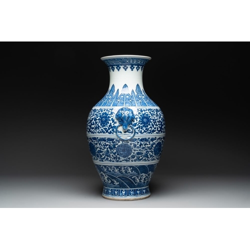 280 - A large Chinese blue and white 'flower scroll' vase, Qianlong mark, 19th C.H.: 61,8 cm
Provenance: P... 