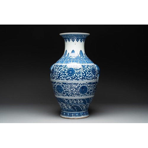 280 - A large Chinese blue and white 'flower scroll' vase, Qianlong mark, 19th C.H.: 61,8 cm
Provenance: P... 