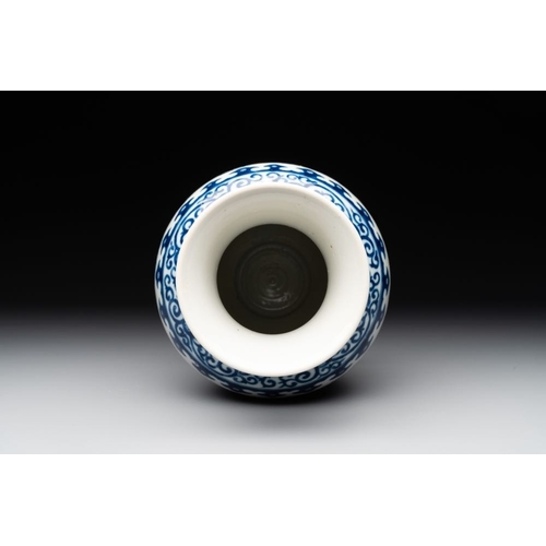 284 - A Chinese blue and white 'phoenix and flower scroll' vase, Qianlong mark, 19th C.H.: 22,6 cm... 