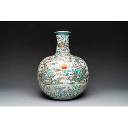 286 - A large Chinese doucai globular 'dragon and phoenix' vase, Xuande mark, 18/19th C.H.: 57,3 cm... 