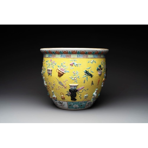 290 - A Chinese famille rose yellow-ground relief-molded 'antiquities' fish bowl, 19th C.Dia.: 40 cm - H.:... 