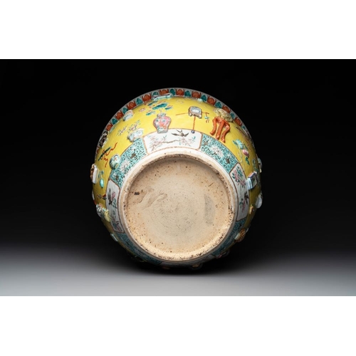 290 - A Chinese famille rose yellow-ground relief-molded 'antiquities' fish bowl, 19th C.Dia.: 40 cm - H.:... 