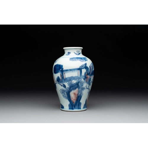 294 - A Chinese blue, white and copper-red 'kylin and phoenix' vase, 19th C.H.: 17,5 cm
... 