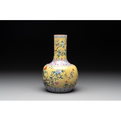 295 - A Chinese famille rose yellow-ground bottle vase, Bao Shan Zhai  mark, 19th C.H.: 20,5 cm... 