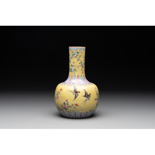 295 - A Chinese famille rose yellow-ground bottle vase, Bao Shan Zhai  mark, 19th C.H.: 20,5 cm... 