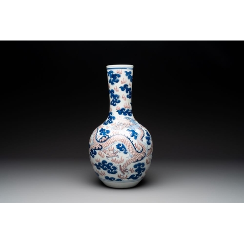 296 - A Chinese blue, white and copper-red 'dragon and phoenix' vase, 19th C.H.: 47,5 cm... 