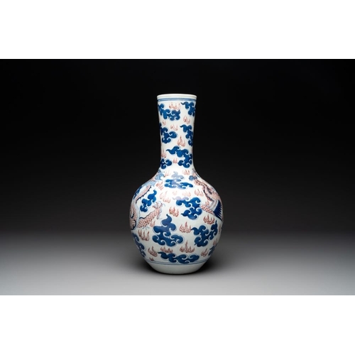 296 - A Chinese blue, white and copper-red 'dragon and phoenix' vase, 19th C.H.: 47,5 cm... 