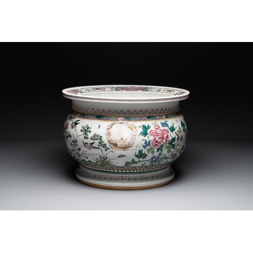 304 - A large famille rose-style 'phoenix' fish bowl or jardiniere, Samson, Paris, 19th C.Dia.: 62,5 cm -H... 