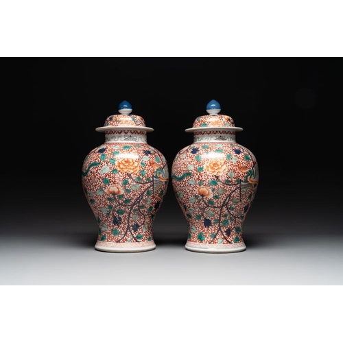 312 - A pair of Chinese famille verte 'phoenix' vases and covers, 19th C.H.: 44,5 cm (incl. cover)H.: 35 c... 