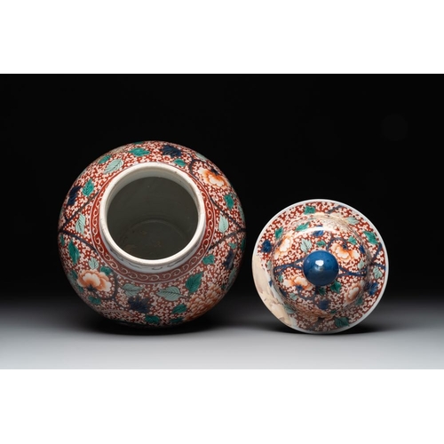 312 - A pair of Chinese famille verte 'phoenix' vases and covers, 19th C.H.: 44,5 cm (incl. cover)H.: 35 c... 