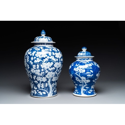 315 - Two Chinese blue and white 'prunus on cracked ice' vases and covers, Kangxi mark, 19th C.H.: 42 cm (... 