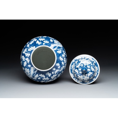 315 - Two Chinese blue and white 'prunus on cracked ice' vases and covers, Kangxi mark, 19th C.H.: 42 cm (... 