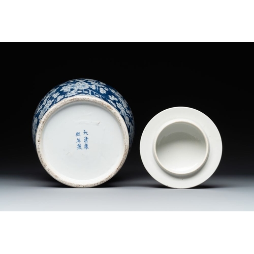 315 - Two Chinese blue and white 'prunus on cracked ice' vases and covers, Kangxi mark, 19th C.H.: 42 cm (... 