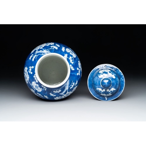 315 - Two Chinese blue and white 'prunus on cracked ice' vases and covers, Kangxi mark, 19th C.H.: 42 cm (... 