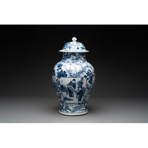 316 - A pair of Chinese blue and white vases and covers with figural panels, 19th C.H.: 50 cm (incl. cover... 