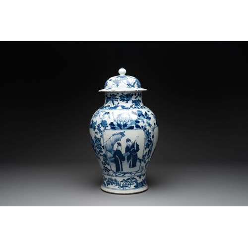 316 - A pair of Chinese blue and white vases and covers with figural panels, 19th C.H.: 50 cm (incl. cover... 