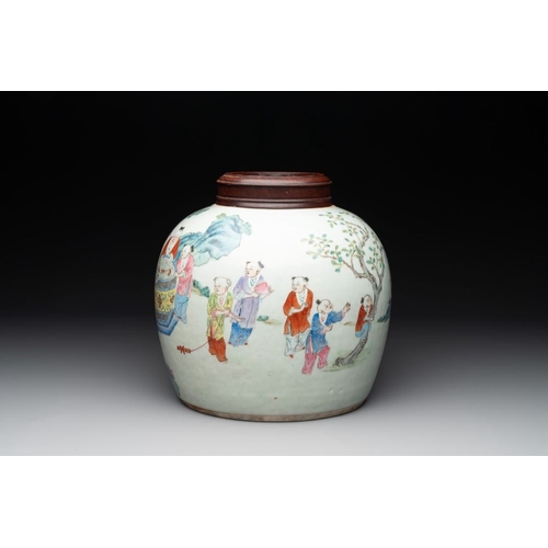 318 - A Chinese famille rose '100 boys' jar and wooden cover, 19th C.H.: 24,5 cm (incl. cover)H.: 22,5 cm ... 