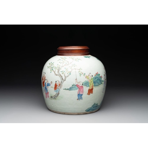 318 - A Chinese famille rose '100 boys' jar and wooden cover, 19th C.H.: 24,5 cm (incl. cover)H.: 22,5 cm ... 