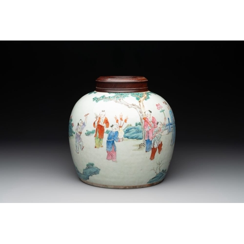 318 - A Chinese famille rose '100 boys' jar and wooden cover, 19th C.H.: 24,5 cm (incl. cover)H.: 22,5 cm ... 