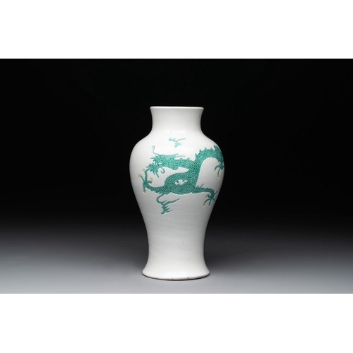 32 - A Chinese incised green-and-yellow-enamelled 'dragon' vase, Chenghua mark, KangxiH.: 21,8 cm... 