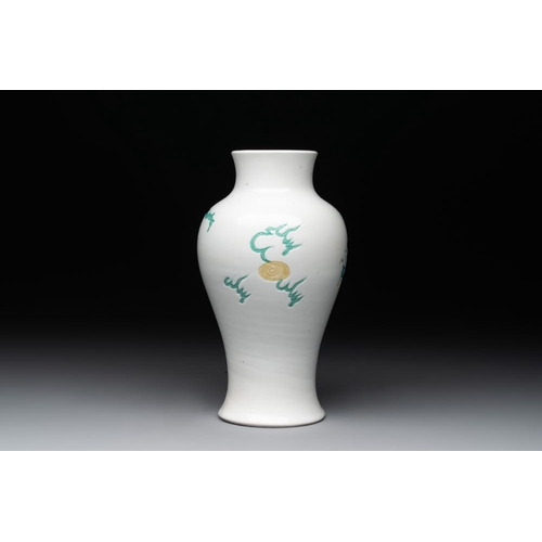 32 - A Chinese incised green-and-yellow-enamelled 'dragon' vase, Chenghua mark, KangxiH.: 21,8 cm... 