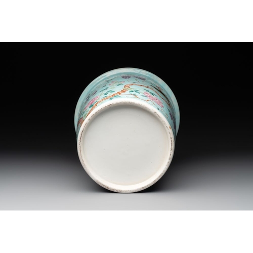 323 - A Chinese famille rose turquoise-ground Da Ya Zhai-style jardiniere, 19th C.Dia.: 22 cm - H.: 23 cm... 