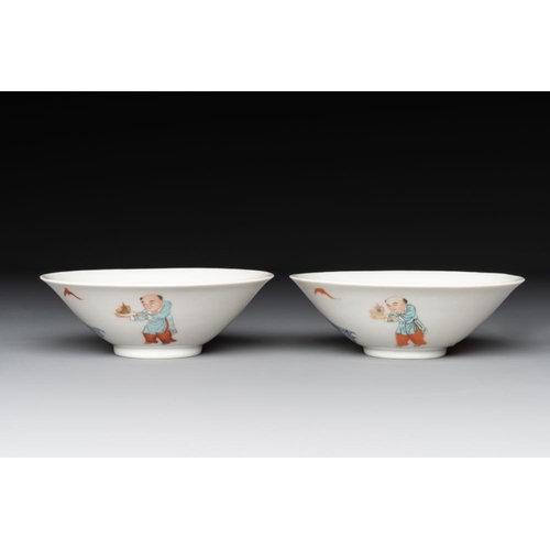 328 - A pair of Chinese famille rose 'Li Taibai' bowls, Guangxu mark, RepublicDia.: 10 cm - H.: 3,5 cm... 