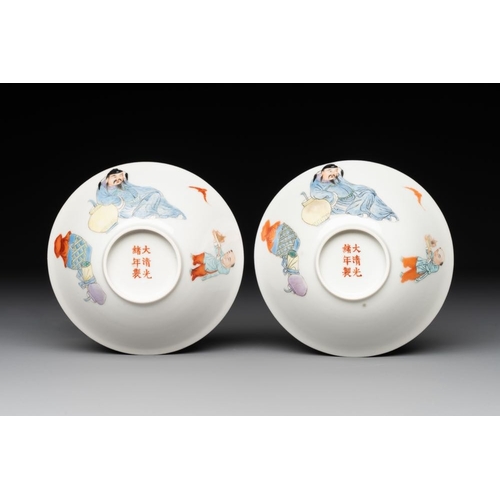 328 - A pair of Chinese famille rose 'Li Taibai' bowls, Guangxu mark, RepublicDia.: 10 cm - H.: 3,5 cm... 